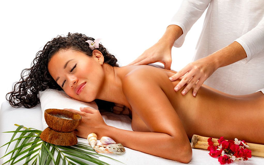 Séance de massage nu avec le massage naturiste
